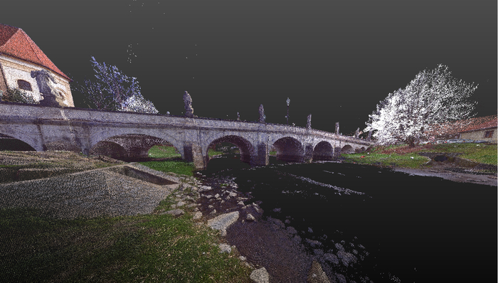 Barokní most v mračnech bodů
